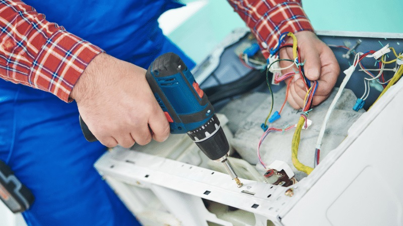 Büyükçekmece Mitsubishi Mitsubishi çamaşır makinesi kart tamiri – Su almama arızası orijinal parça ile giderildi. - Teknik servis örneği